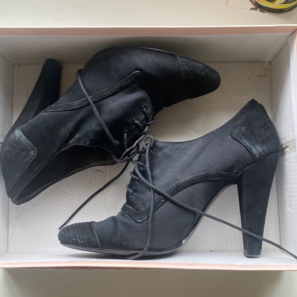 Nine West black booties size 8